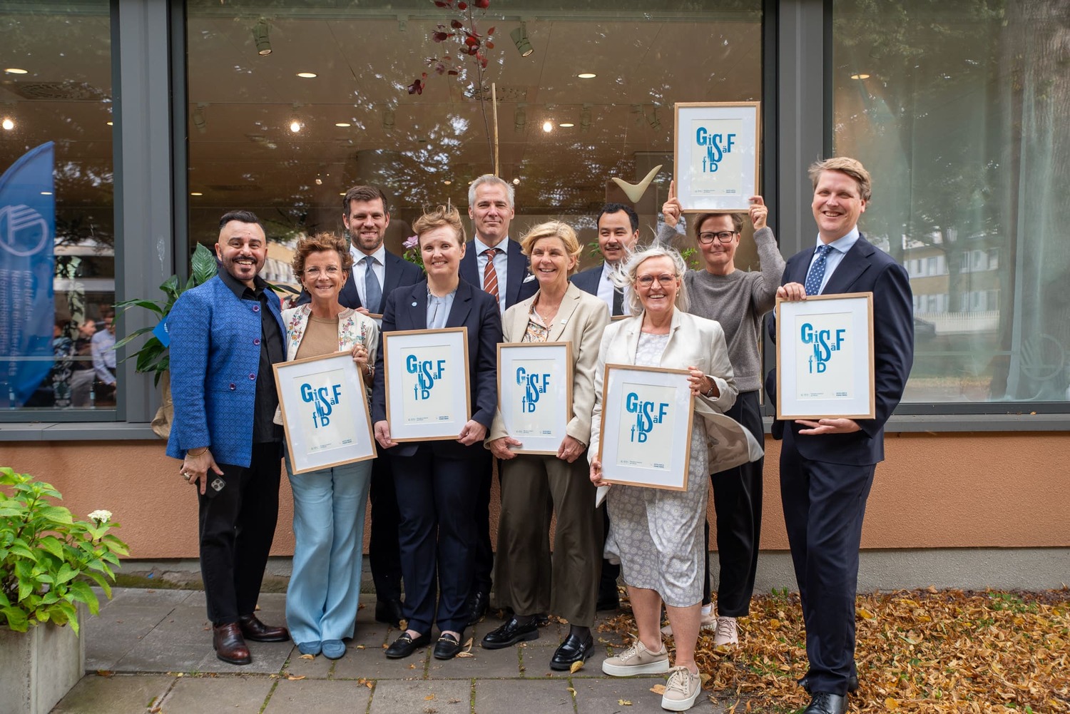 Nordens institut firade 40 år den 11 september. Här med representanter från de nordiska regeringarna, Nordiska ministerrådets generalsekreterare och institutets direktör. Fotograf: Cecilia von Weymarn)